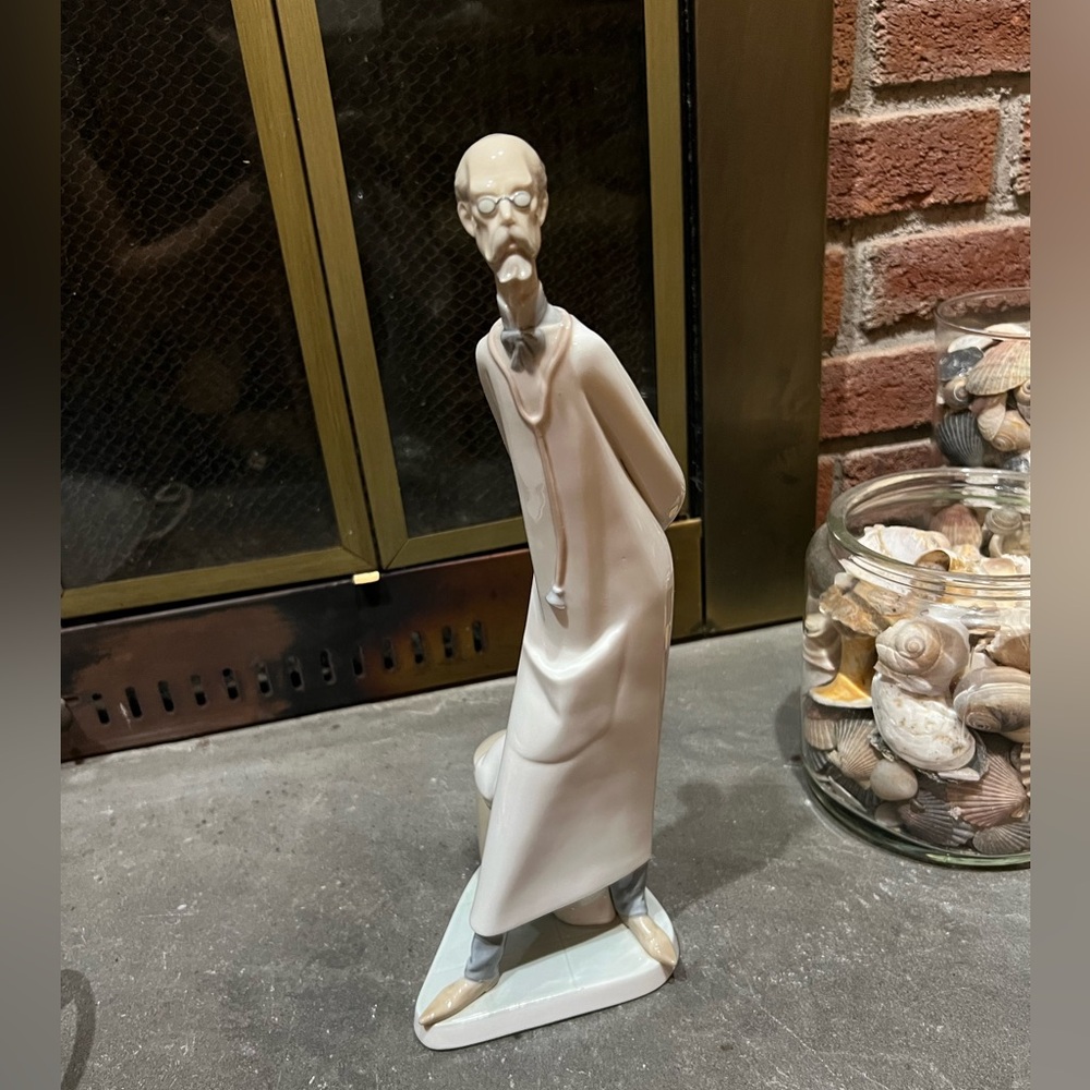 Doctor Lladro